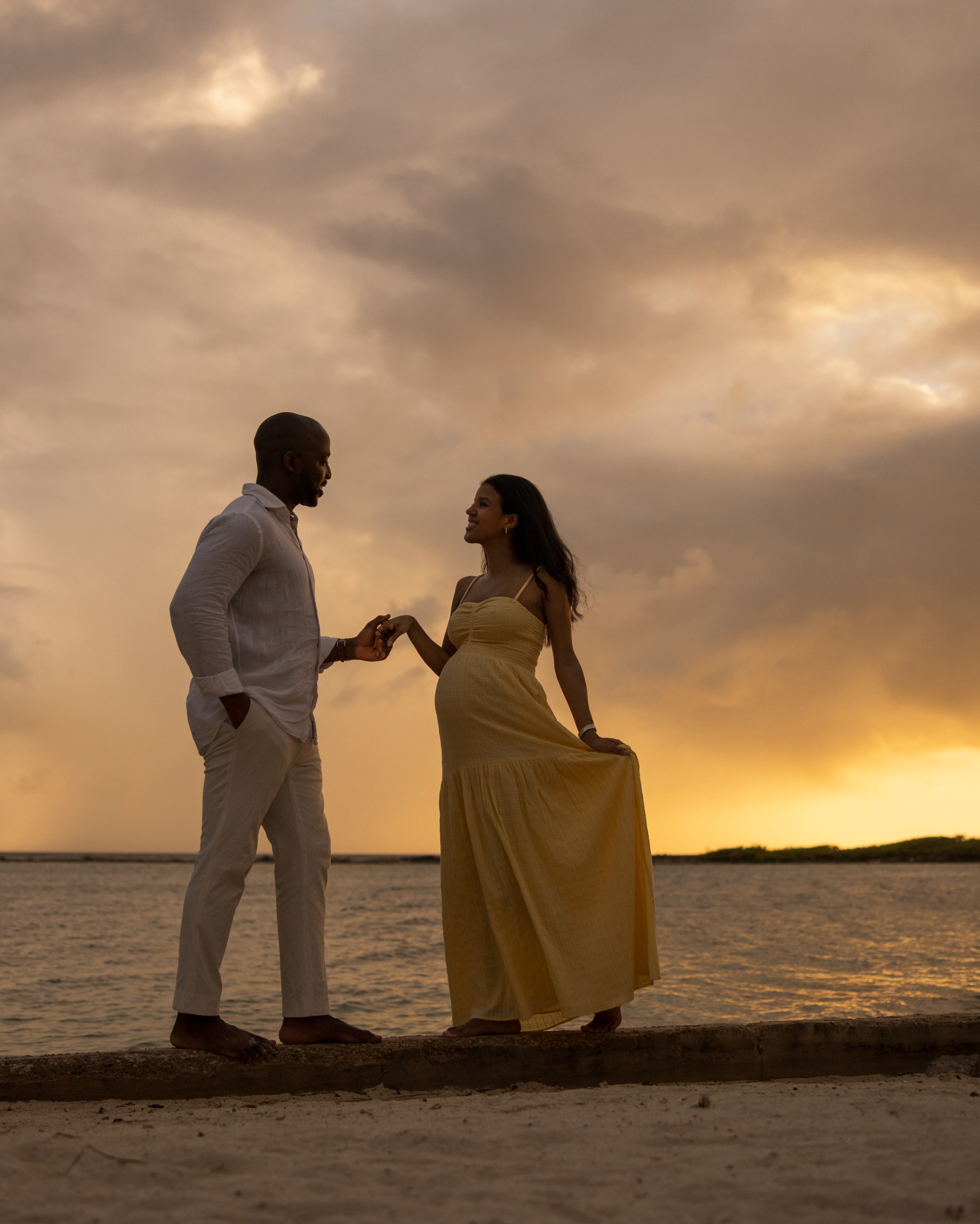 maternity photo shoot in Aruba